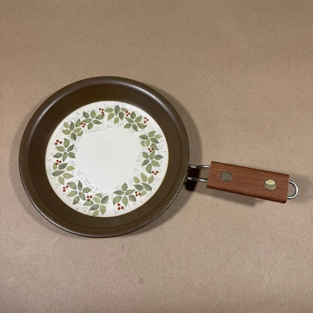 Vintage FIGGJO Flint BRAZIL Design Frying Pan in Valcanus by Norway 8 1/4
